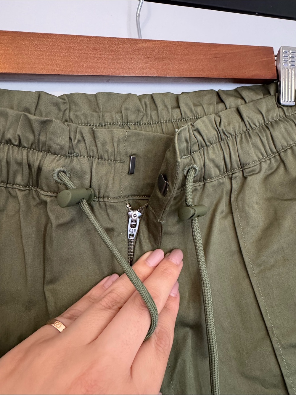 Gap Cargo Olive Drawstring Women’s Shorts - Picture 2 of 4